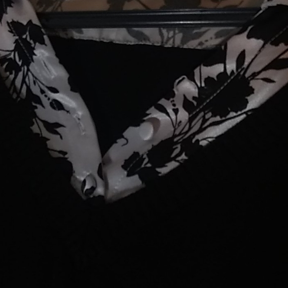 Tops - Picture 4 of 6